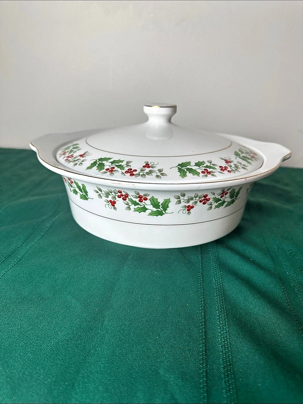 1990s Gibson Christmas Harmony Collection- Covered Casserole Dish